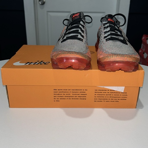 Nike Air VaporMax “Wolf Grey Bright Crimson” Women’s Size 9 - Picture 4 of 9